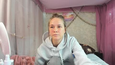 Snapshot of leila_bambi_ chatting on April 10, 2026, 10:53 am leila_bambi_ online show from April 10, 2026, 10:53 am
