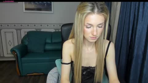 Leila Morriss online show from December 9, 2024, 1:18 am