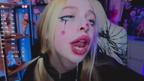 Leila online show from November 28, 2025, 5:15 pm