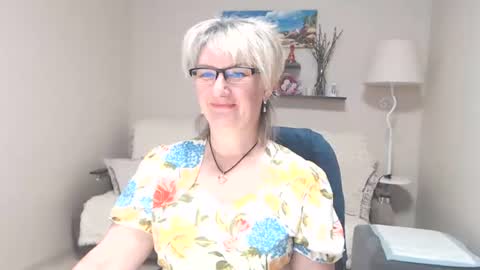 Snapshot of leilamays chatting on June 19, 2026, 2:27 am Leila Kinky online show from June 19, 2026, 2:27 am