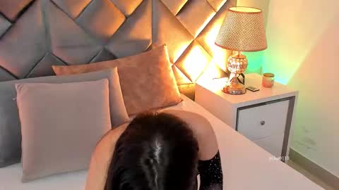 Leizathompson online show from January 13, 2026, 5:29 pm