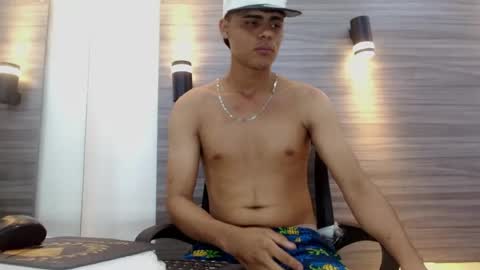 Snapshot of lelehott01 chatting on June 15, 2026, 2:47 am lelehott01 online show from June 15, 2026, 2:47 am