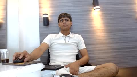 Snapshot of lelehott01 chatting on June 23, 2026, 2:53 am lelehott01 online show from June 23, 2026, 2:53 am