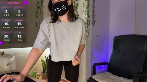 Snapshot of lemi_peachy chatting on October 17, 2025, 9:56 am Lemi online show from October 17, 2025, 9:56 am