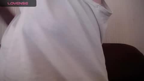 lenagolden online show from November 5, 2025, 8:47 am