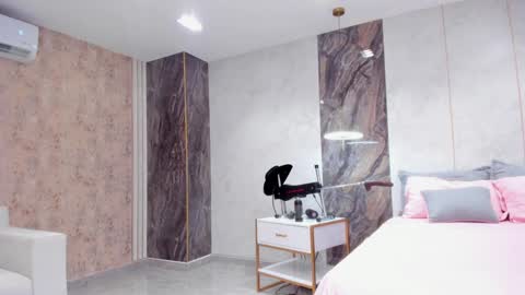 Snapshot of lenathompson chatting on January 25, 2025, 4:34 am Lenathompson online show from January 25, 2025, 4:34 am