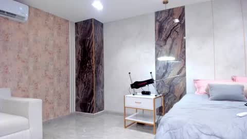 Snapshot of lenathompson chatting on February 11, 2025, 3:50 am Lenathompson online show from February 11, 2025, 3:50 am