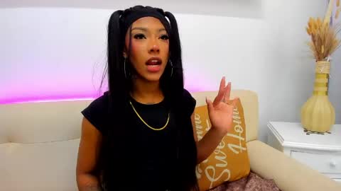 Snapshot of lenna_london chatting on May 20, 2026, 11:49 am Lenna online show from May 20, 2026, 11:49 am