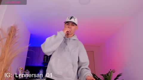 Lenner INDEPENDENT MODEL online show from February 3, 2025, 5:18 am