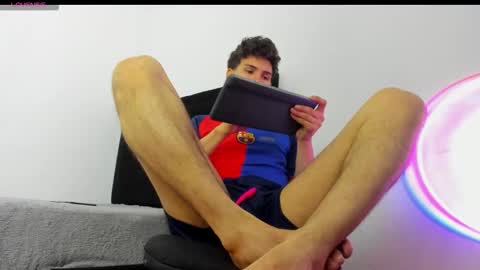 leo183877 online show from March 5, 2026, 1:40 pm