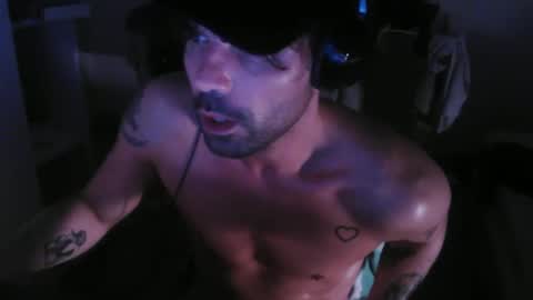 Snapshot of leo1991lol chatting on December 22, 2024, 2:39 am leo1991lol online show from December 22, 2024, 2:39 am
