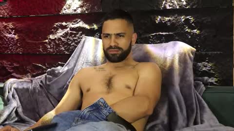 Leo  Diaz online show from October 27, 2025, 2:37 am