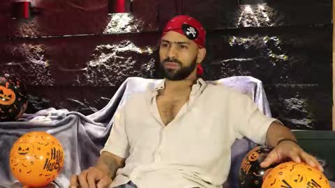 Leo  Diaz online show from October 31, 2025, 3:07 am