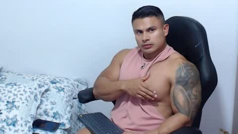Snapshot of leo_muscleboy chatting on April 28, 2026, 10:59 pm Leo online show from April 28, 2026, 10:59 pm