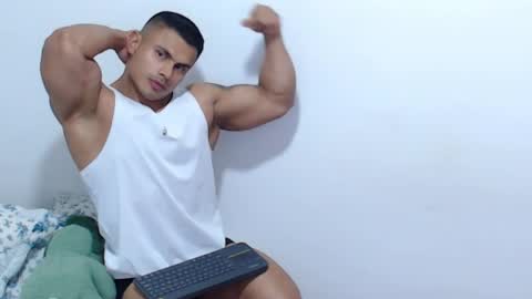 Snapshot of leo_muscleboy chatting on May 15, 2026, 2:18 am Leo online show from May 15, 2026, 2:18 am