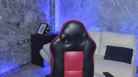 Leo independent model online show from October 7, 2025, 12:30 am