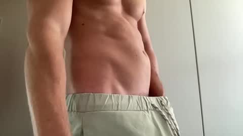 leoandy123 online show from October 24, 2025, 2:13 pm