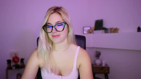 leokitty  online show from April 3, 2026, 8:23 am