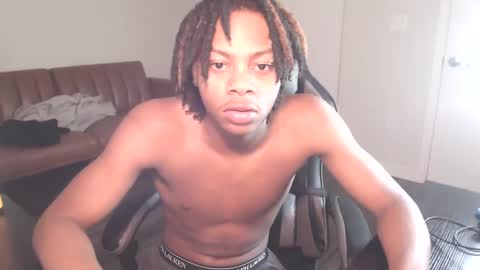 Snapshot of leomalonee chatting on January 21, 2025, 4:10 am LeoMalonee online show from January 21, 2025, 4:10 am