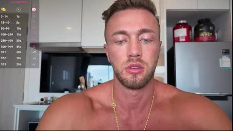 Snapshot of leon_lovefitness chatting on April 22, 2026, 12:35 am Leon online show from April 22, 2026, 12:35 am