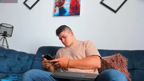 Leon Smoron online show from September 14, 2025, 3:33 pm