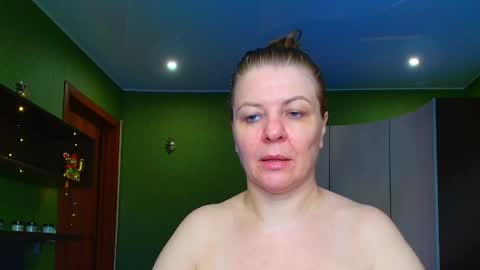 Leona tracie online show from May 14, 2026, 3:35 am