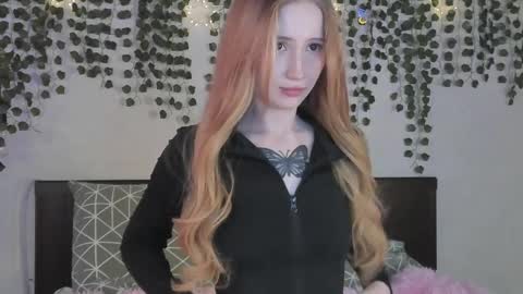 Snapshot of leona_vixen chatting on May 18, 2026, 6:52 am Leona online show from May 18, 2026, 6:52 am