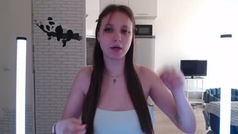 Leonaalove online show from April 21, 2026, 2:34 pm