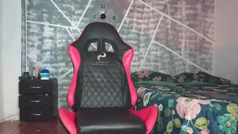 Snapshot of leonidas_k18 chatting on September 17, 2025, 4:19 pm ANDRES online show from September 17, 2025, 4:19 pm