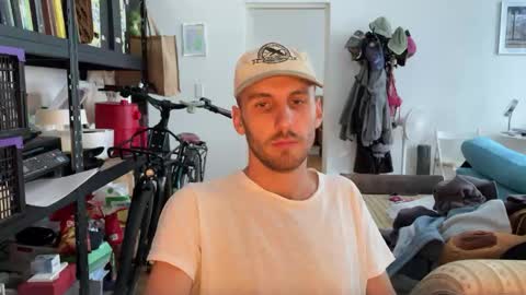 Leon online show from October 9, 2025, 2:15 pm