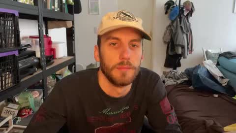 Leon online show from November 20, 2025, 9:42 am