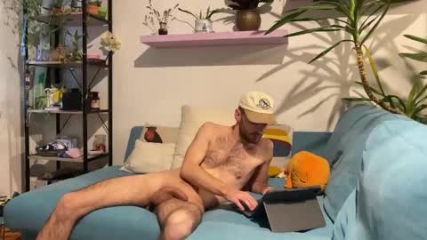 Leon online show from December 19, 2025, 2:02 pm