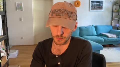 Leon online show from April 23, 2026, 12:29 pm