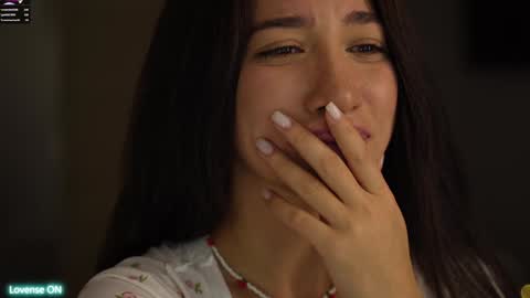 Leora online show from January 3, 2025, 5:20 pm