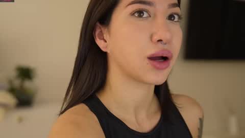 Leora online show from February 23, 2025, 4:46 pm