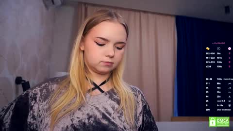 Hello everyone Im Lora Its my first day Were going to have fun together online show from November 17, 2025, 5:02 am