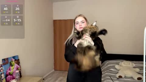 Hello everyone Im Lora Its my first day Were going to have fun together online show from February 19, 2026, 5:36 am