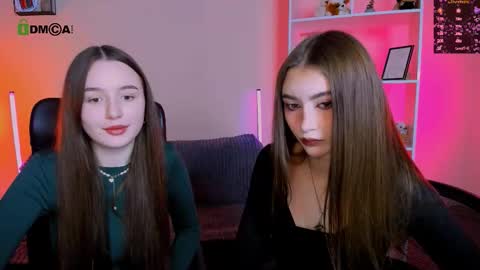 leslie_bird online show from November 28, 2025, 10:07 am