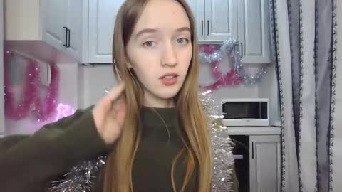  LESLIE   online show from December 22, 2024, 7:52 pm