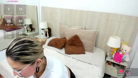 Snapshot of lesly_santodomingo chatting on April 19, 2026, 11:42 am Lesly Santodomingo online show from April 19, 2026, 11:42 am