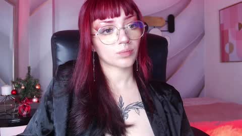 Snapshot of lessboobs_gh chatting on December 4, 2024, 12:14 pm Less online show from December 4, 2024, 12:14 pm