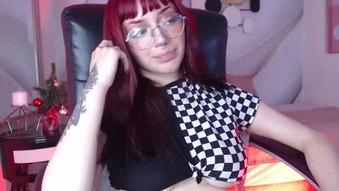 Snapshot of lessboobs_gh chatting on December 8, 2024, 3:02 pm Less online show from December 8, 2024, 3:02 pm