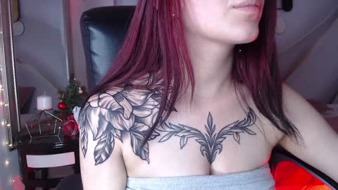 Snapshot of lessboobs_gh chatting on December 10, 2024, 3:55 pm Less online show from December 10, 2024, 3:55 pm