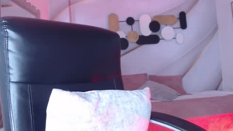 Snapshot of lessboobs_gh chatting on December 12, 2024, 6:21 pm Less online show from December 12, 2024, 6:21 pm