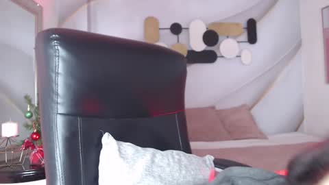 Snapshot of lessboobs_gh chatting on December 15, 2024, 11:23 am Less online show from December 15, 2024, 11:23 am