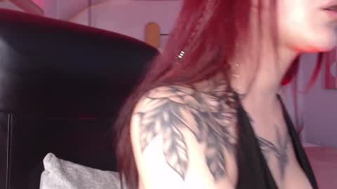 Snapshot of lessboobs_gh chatting on December 29, 2024, 2:52 pm Less online show from December 29, 2024, 2:52 pm