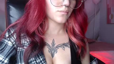 Snapshot of lessboobs_gh chatting on January 18, 2025, 5:59 pm Less online show from January 18, 2025, 5:59 pm