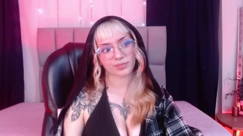 Snapshot of lessboobs_gh chatting on February 5, 2025, 2:59 pm Less online show from February 5, 2025, 2:59 pm