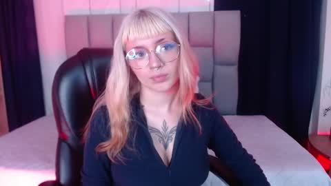 Snapshot of lessboobs_gh chatting on February 6, 2025, 11:54 am Less online show from February 6, 2025, 11:54 am