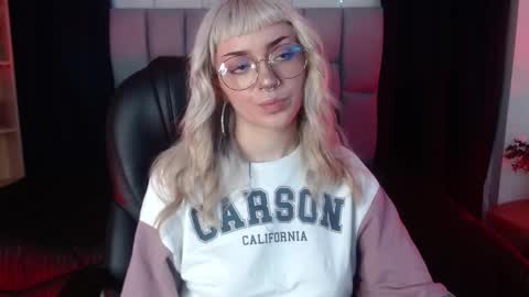 Snapshot of lessboobs_gh chatting on February 25, 2025, 11:41 am Less online show from February 25, 2025, 11:41 am